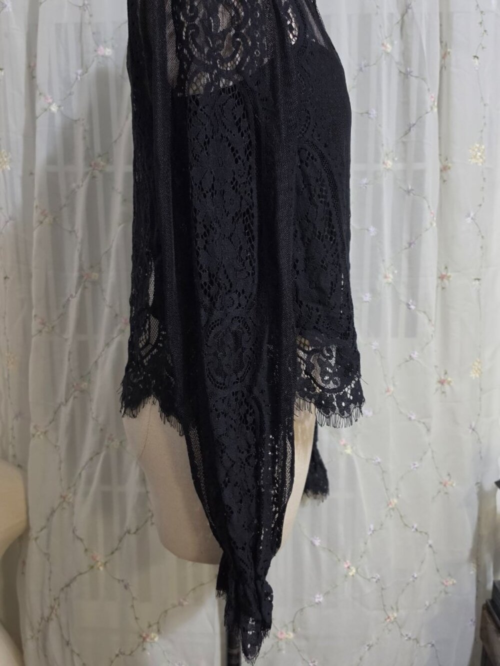 New Francesca's Black Blouse - Picture 4 of 14